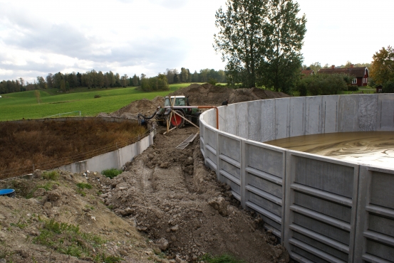 Ny gödselbrunn börjar fyllas okt 2010