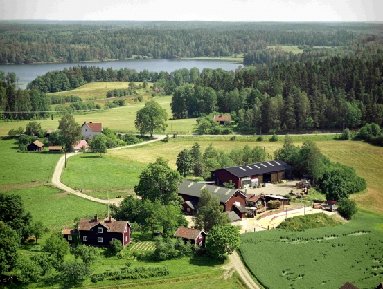 Flygfoto över gårder från 1985