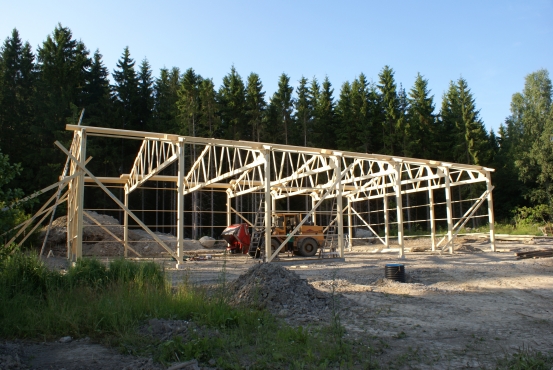 Maskinhallsstommen uppe, några spikreglar på 1 juli 2011