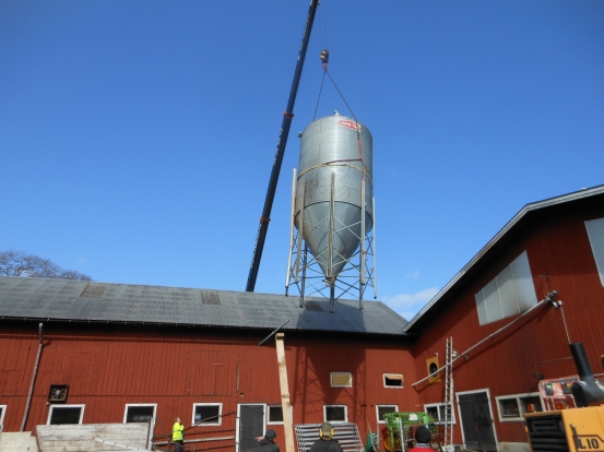 Chore time silon flyttas över lagårdstaket