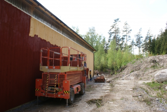 Rödmålning av maskinhall 17 maj 2012