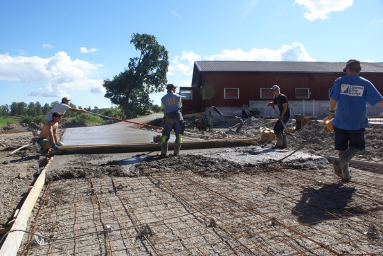 Gjutning av vägen med människor